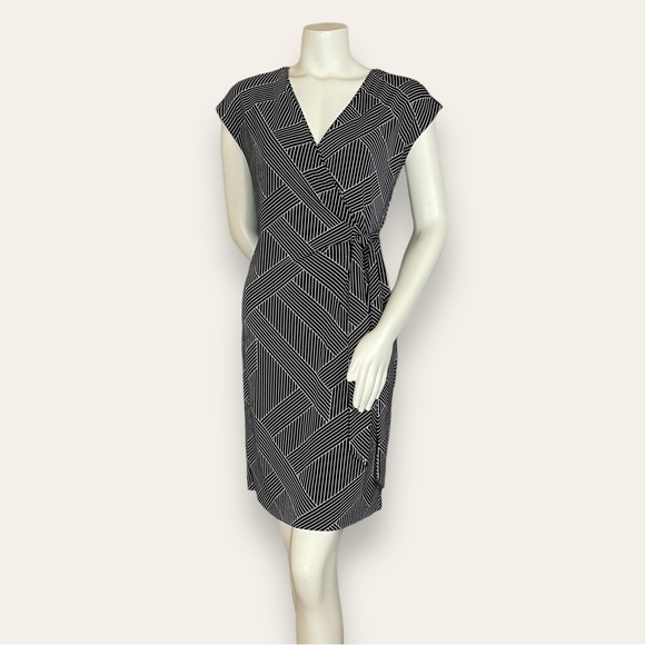 Ann‎ Taylor Wrap Dress Black White Abstract Size 0 Stretch Geometric Stripes - Picture 1 of 12